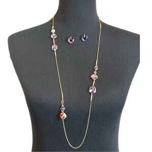 Radiant Gold and Multicolored Necklace and Earring Set with Intricate Detailing